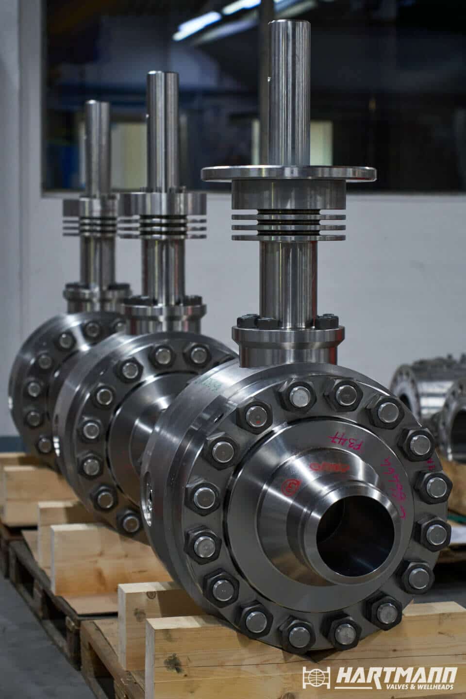 Metallic sealing ball valves